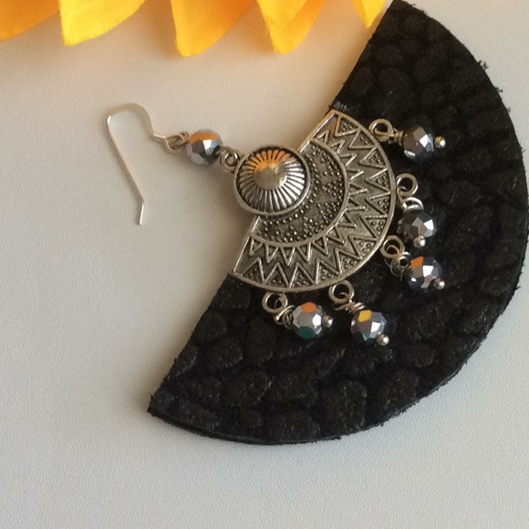 925 SS Black Leather & Iridescent Bead Earrings - Picture 4 of 9